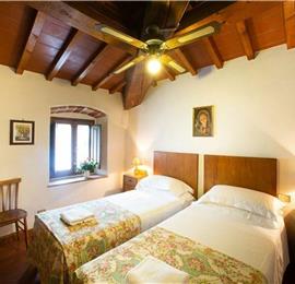 A selection of 2-3 bedroom apartments with shared pool near Florence, Sleeps 4-6